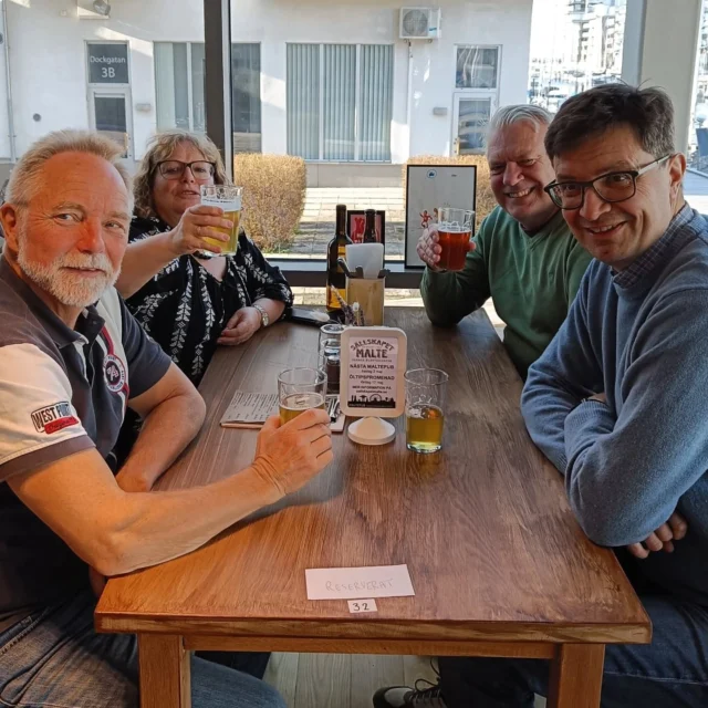 Maltepuben på nyöppnade Fisky Business Dockan blev välbesökt och ölen från Perfectly Squared Brewing flödade.